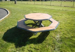 Table pique-nique octogonale en stratifié compact HPL