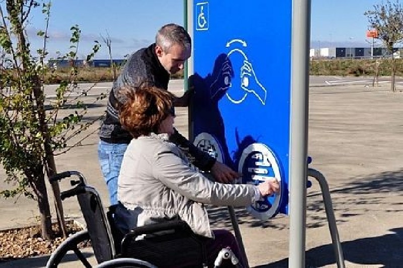 PANNEAU AVEC LABYRINTHES. ACCESSIBLE PMR