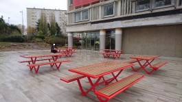 Table de pique-nique en stratifié compact