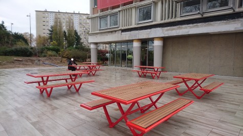 Table de pique-nique en stratifié compact