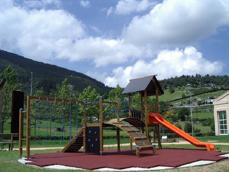 Structure de jeux pour enfants de 3 à 12 ans