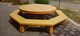 Table pique-nique en bois de robinier Ø 3,20 m