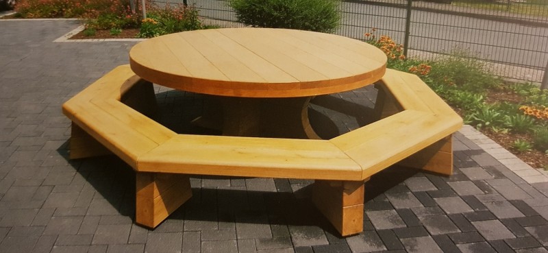 Table pique-nique en bois de robinier Ø 3,20 m