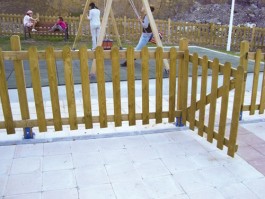 Barrière pour parc de jeux d'enfants