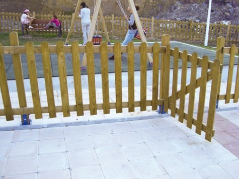 Barrière pour parc de jeux d'enfants
