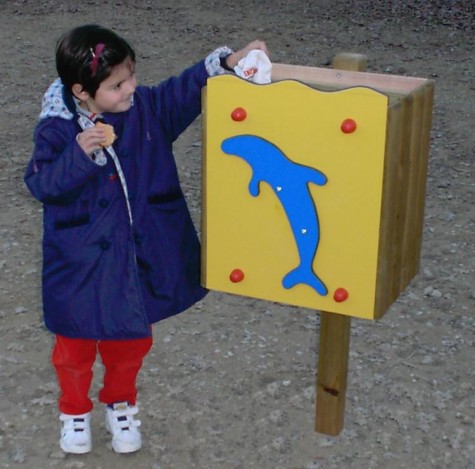 Corbeille daupin pour école maternelle (sur poteau)