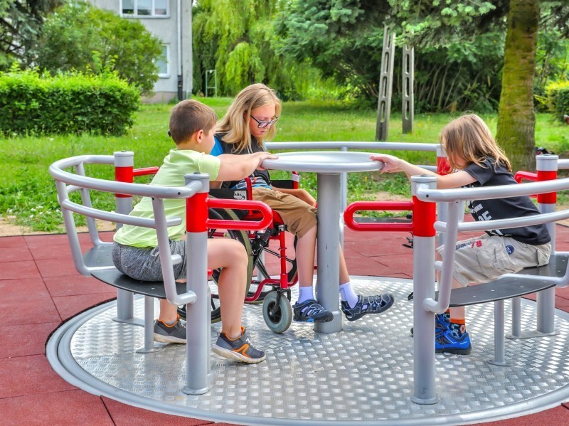 Carrousel inox avec accès fauteuil roulant PMR