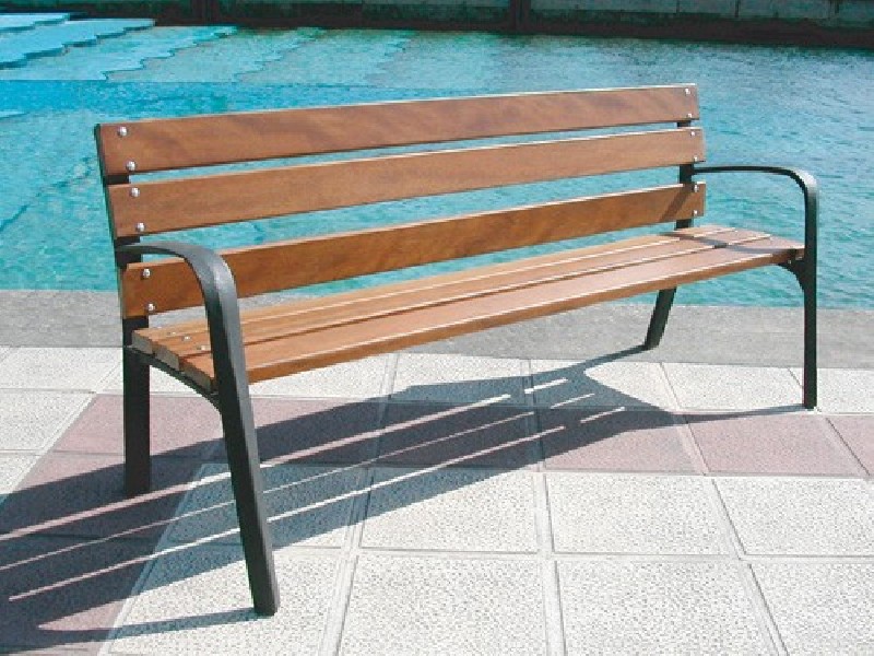 Banc public Martinia piétement fonte et lames bois tropical 1.80 m