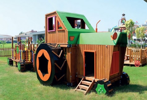 Le tracteur aire de jeux pour enfants