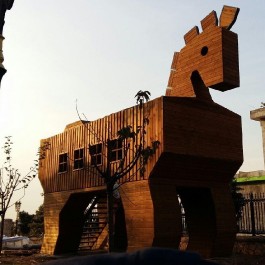 Cheval de Troie aire de jeux pour enfants