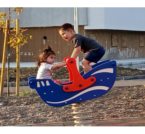 Jeu sur ressort bateau