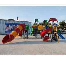 Grande aire de jeux pour enfants