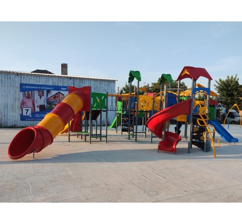 Grande aire de jeux pour enfants