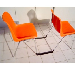 Barre inter-rangée pour chaise empilable