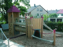 CHATEAU ET PASSERELLE en bois de robinier