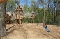 Château suspendu dans les bois