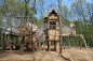 Château suspendu dans les bois