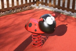 Coccinelle jeu sur ressort