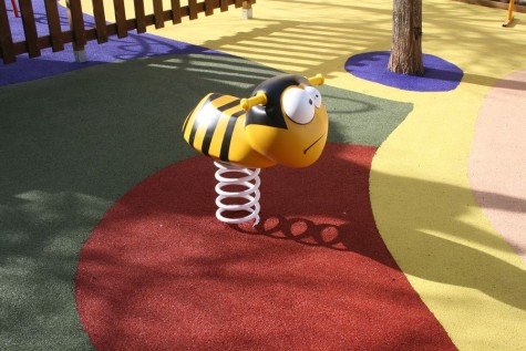 Abeille jeu sur ressort