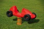 Voiture de course jeu sur ressort géant