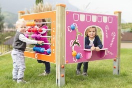 Cabane pour enfants avec table et bancs